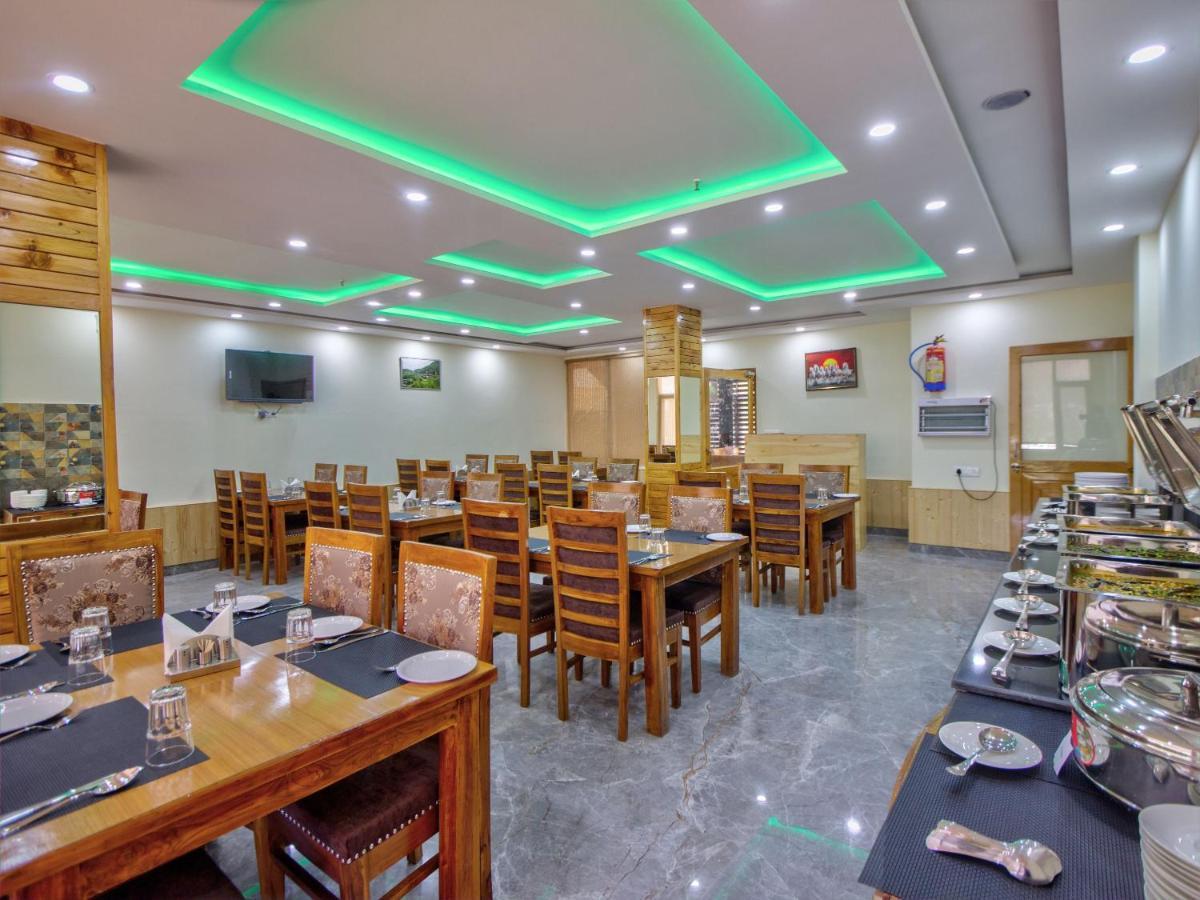 Отель Swastik Grand Manali Экстерьер фото