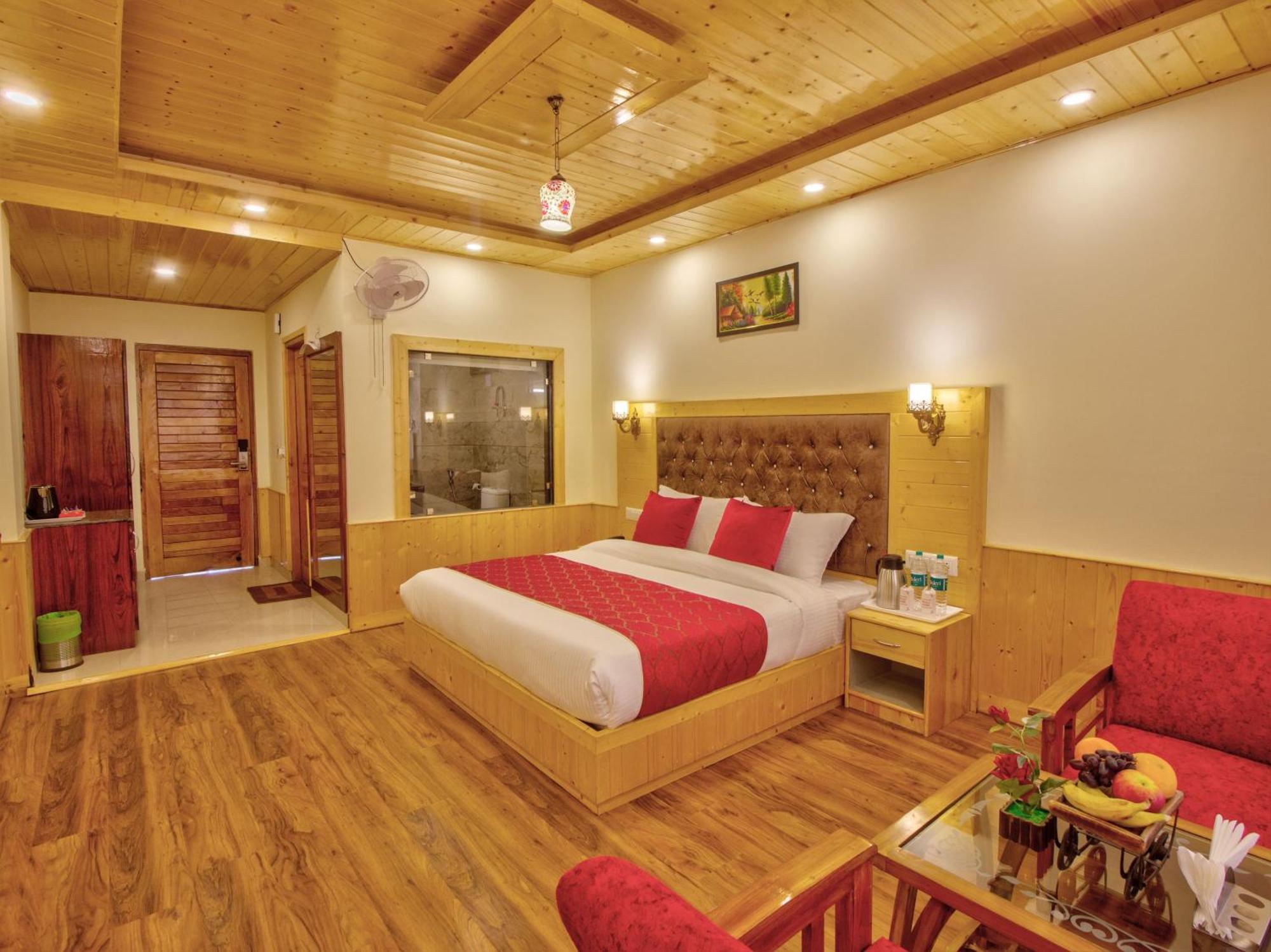 Отель Swastik Grand Manali Экстерьер фото