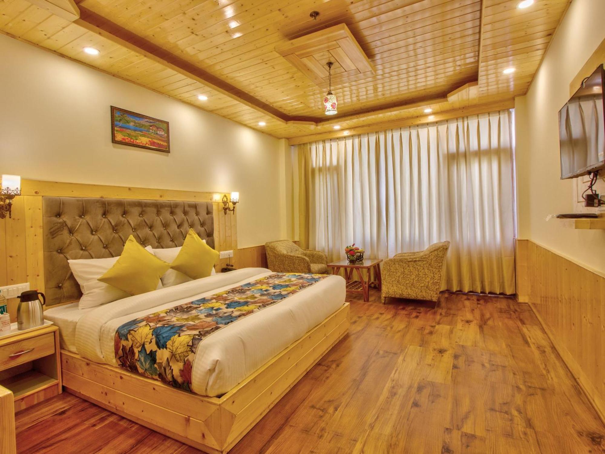 Отель Swastik Grand Manali Экстерьер фото