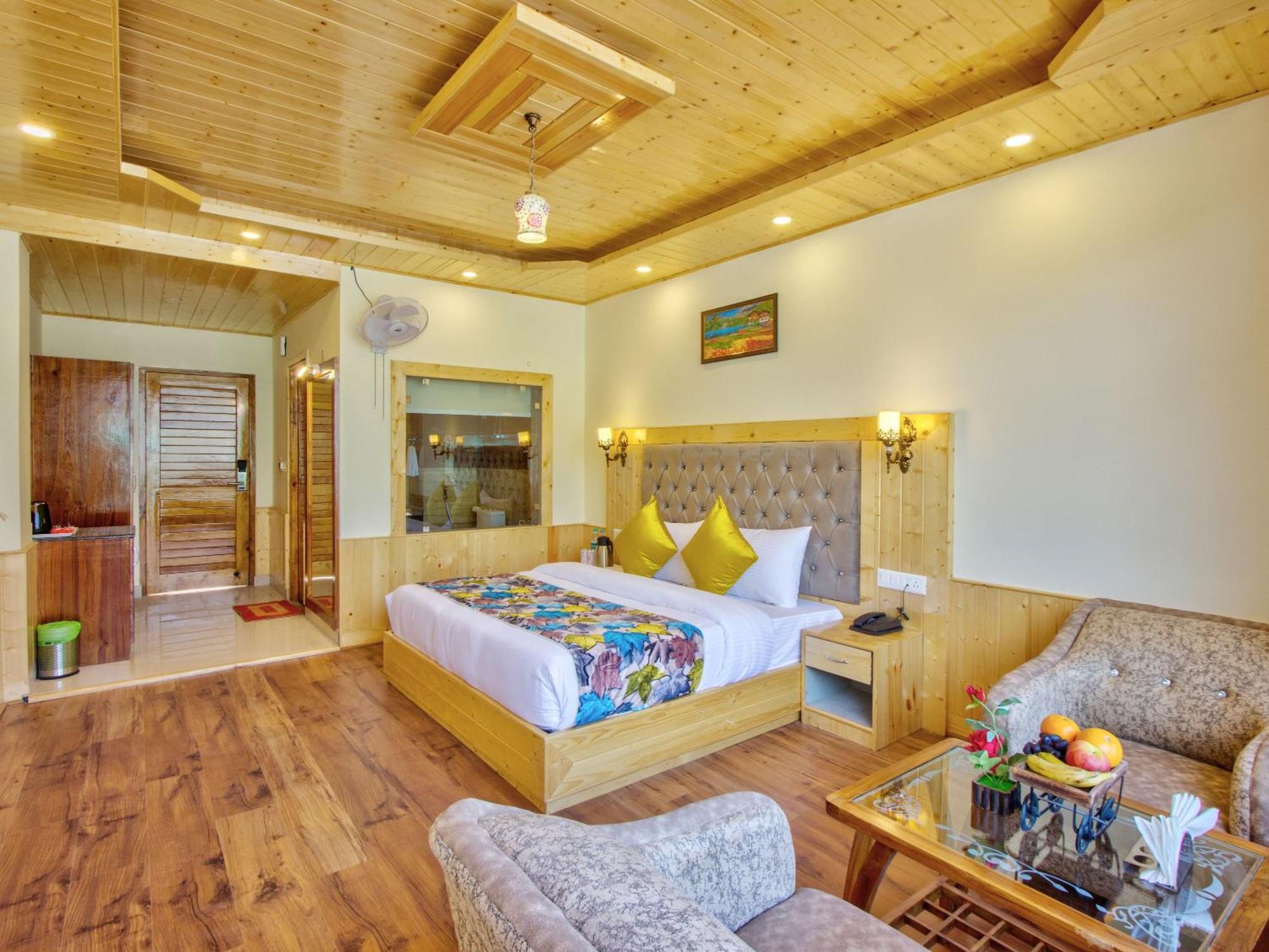 Отель Swastik Grand Manali Экстерьер фото